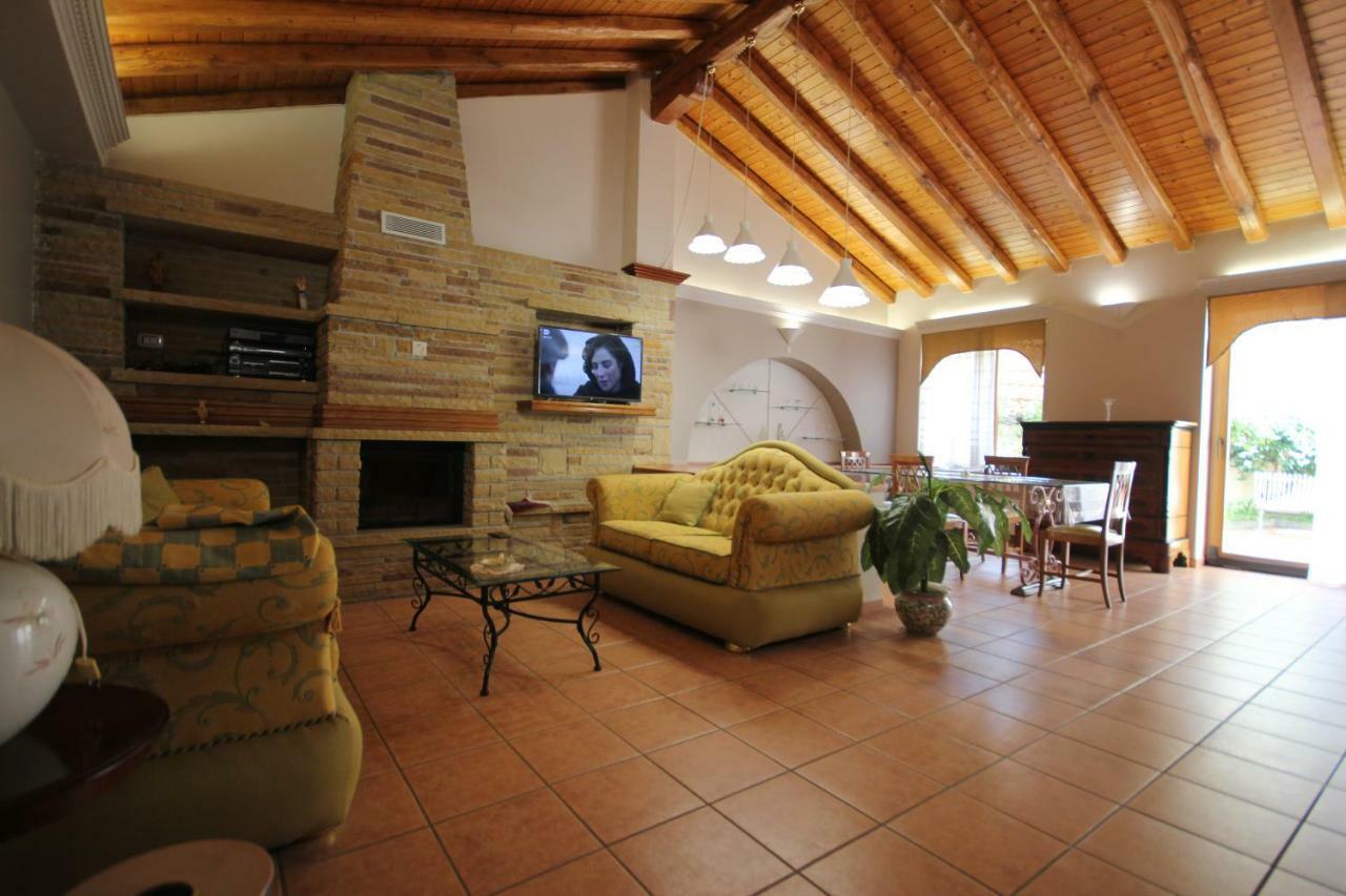 B&B Cortile Aurora Bronte Bagian luar foto