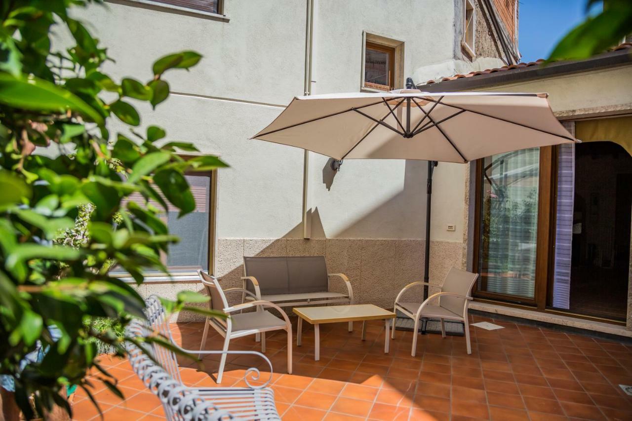 B&B Cortile Aurora Bronte Bagian luar foto