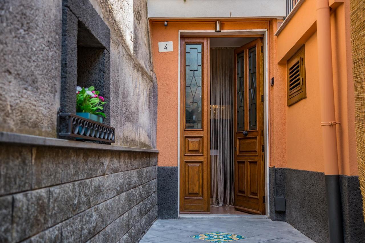 B&B Cortile Aurora Bronte Bagian luar foto